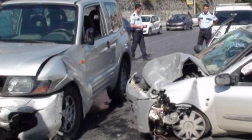 Hatalı Sollamanın Blan&ccedil;osu Ağır Oldu: 5 Yaralı