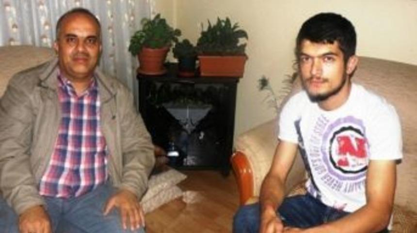 Sakarya Valiliği Şehit Ve Gazi İşlemleri Şube M&uuml;d&uuml;rl&uuml;ğ&uuml; Yaklaşık Bir Yıldır Tedavisi S&uuml;ren Yaralı Asker Recep Yuşa &Ouml;zkaya&rsquo;yı Ziyaret Etti