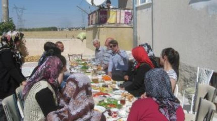 Başkan Mehmet Özmen Kahvaltıda Vatandaşla Bir Araya Geldi