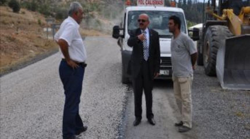 Sarıveliler'de Bozuk Yollar Onarılıyor