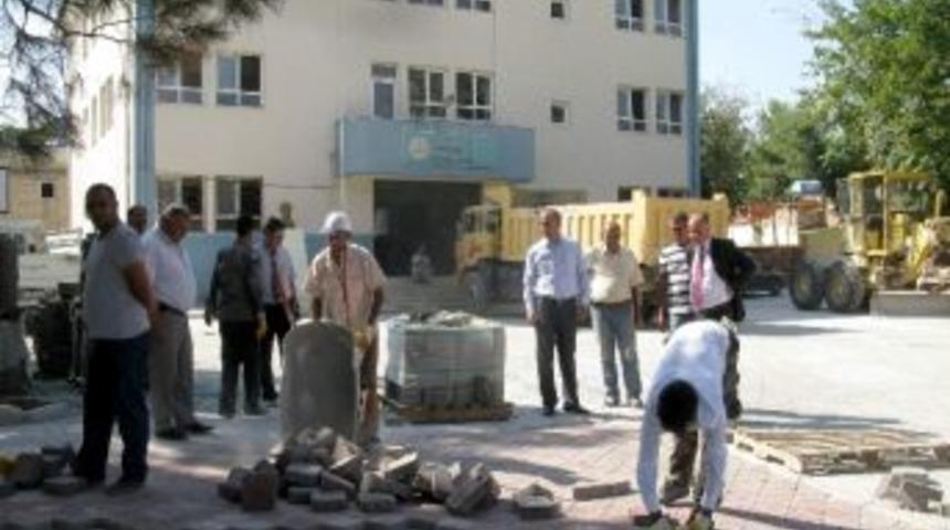 Araban'da 'okullar Hayat Olsun Projesi' Kapsamında &Ccedil;evre D&uuml;zenlemesi Yapılıyor