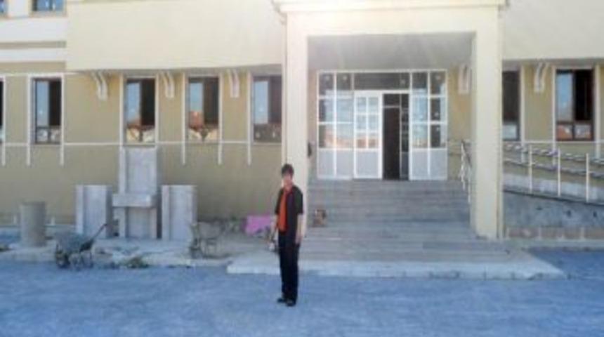 Adsız&rsquo;da Okula &Ccedil;evre D&uuml;zenlemesi