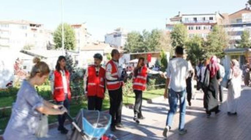 Kan Bağışı İ&ccedil;in Broş&uuml;r Dağıttılar