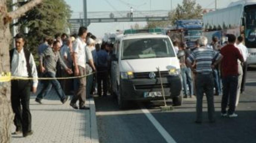 Minib&uuml;s&uuml;n &Ccedil;arptığı Kadın Hayatını Kaybetti