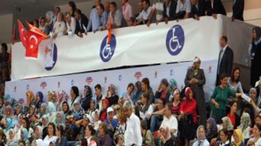 Kongre Salonunda Coşkulu Bir Kalabalık Erdoğan'ı Bekliyor