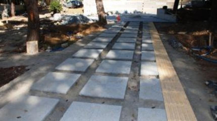 Başkan Doğan Cumhuriyet Parkında İncelemelerde Bulundu