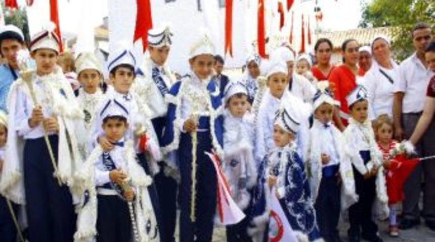 Muğla'da Şenlikte Toplu S&uuml;nnet Heyecanı