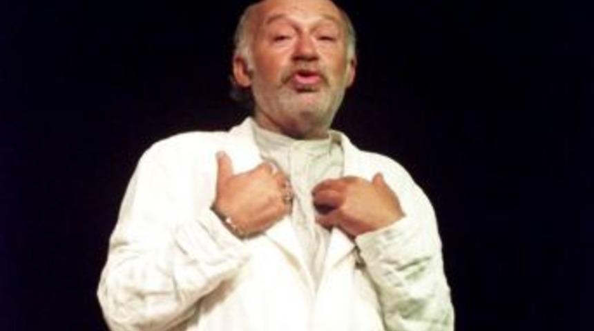 Hasan Uysal Tek Kişilik Oyunuyla Kırdı Ge&ccedil;irdi