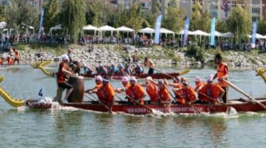 D&uuml;nya Kalp G&uuml;n&uuml;&rsquo;nde K&uuml;&ccedil;&uuml;k&ccedil;ekmece&rsquo;de Bin K&uuml;rek Tek Y&uuml;rek Oldu