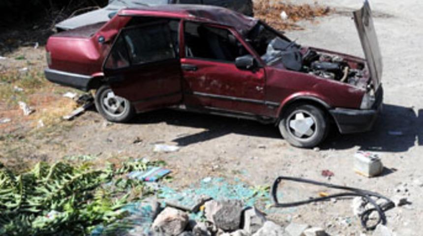 Otomobil bah&ccedil;eye d&uuml;şt&uuml;; 5 yaralı