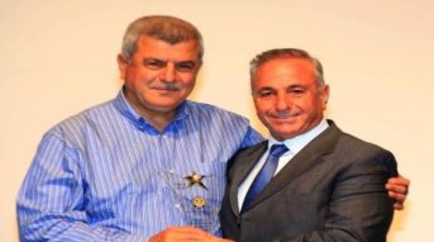 Başkan Karaosmanoğlu&rsquo;ndan Gesiad&rsquo;dan Vefa &Ouml;d&uuml;l&uuml;