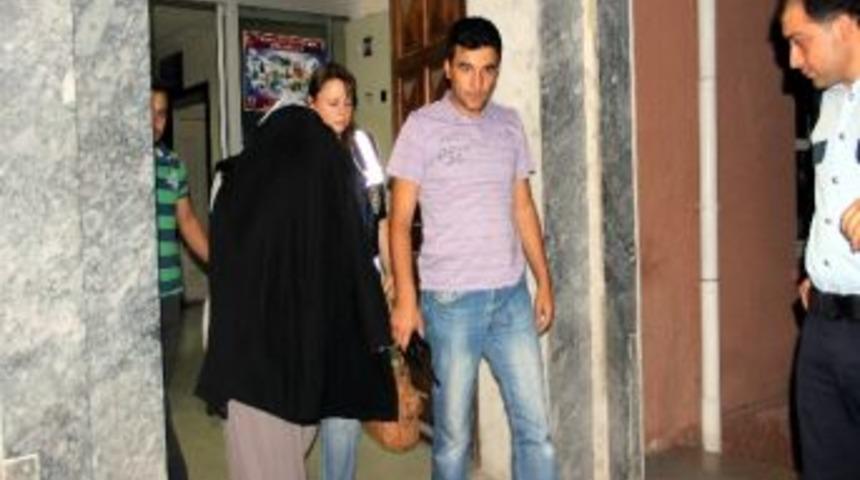 Kadın Yolcudan Ka&ccedil;ak Sigara Yakalandı