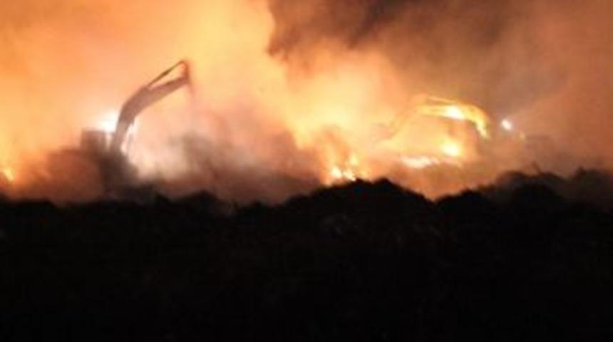 Akyazı&rsquo;da &Ccedil;&ouml;pl&uuml;k Yangını