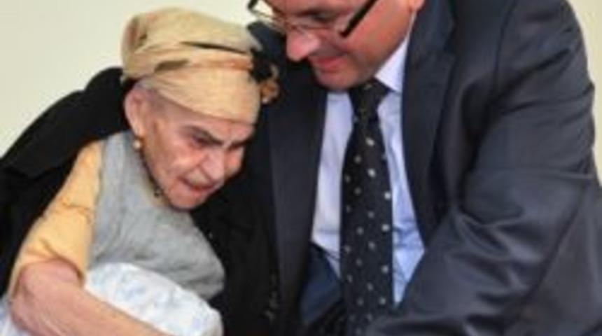 `Yaşlılarımıza minnet bor&ccedil;luyuz`