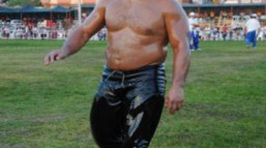 Recep Kara, Kırkpınar'ın R&ouml;vanşını Manavgat'ta Ali G&uuml;rb&uuml;z'&uuml; Yenerek Aldı