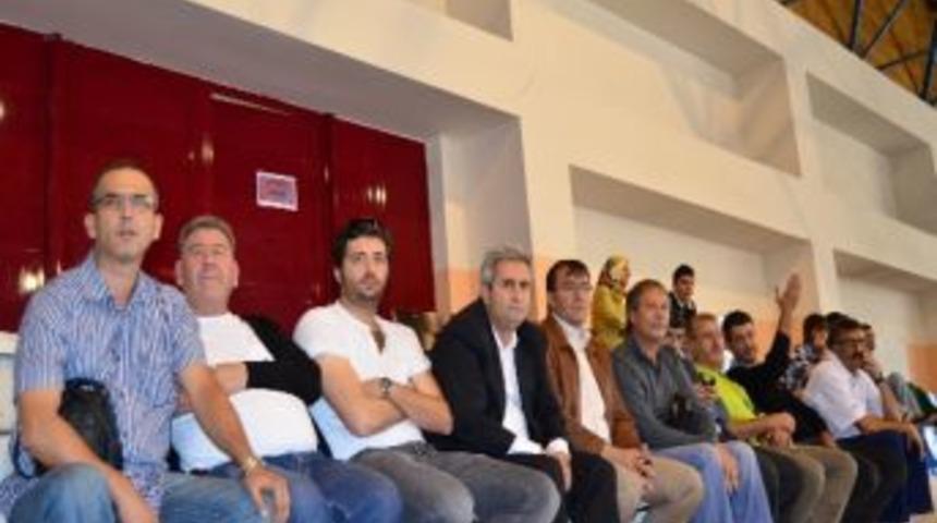 Hentbolun Galibi Adana