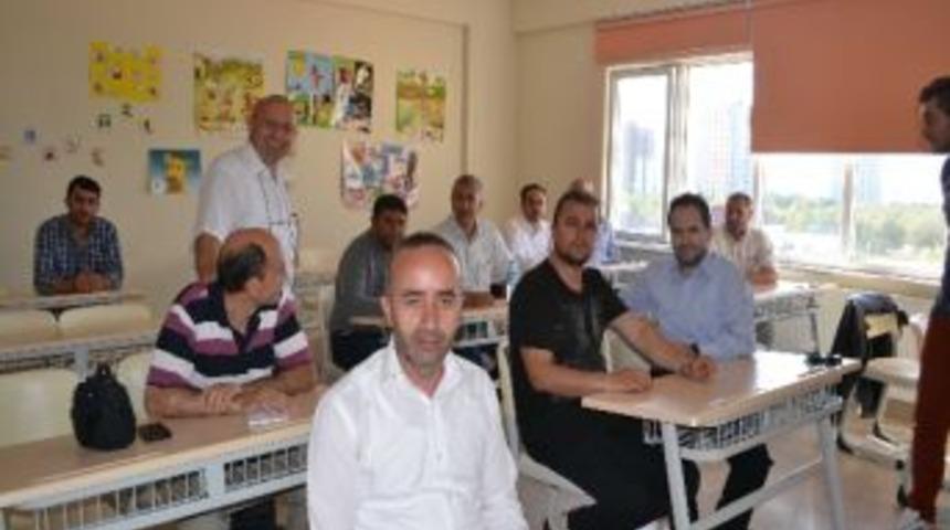 Siyaset Akademisi Sınavında Ter D&ouml;kt&uuml;ler