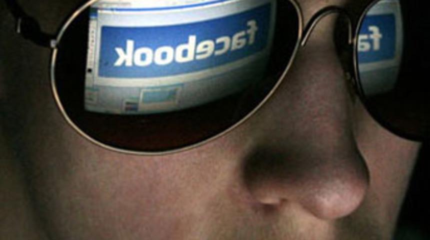 Facebook'ta k&uuml;&ccedil;&uuml;k kızlara iğren&ccedil; tuzak