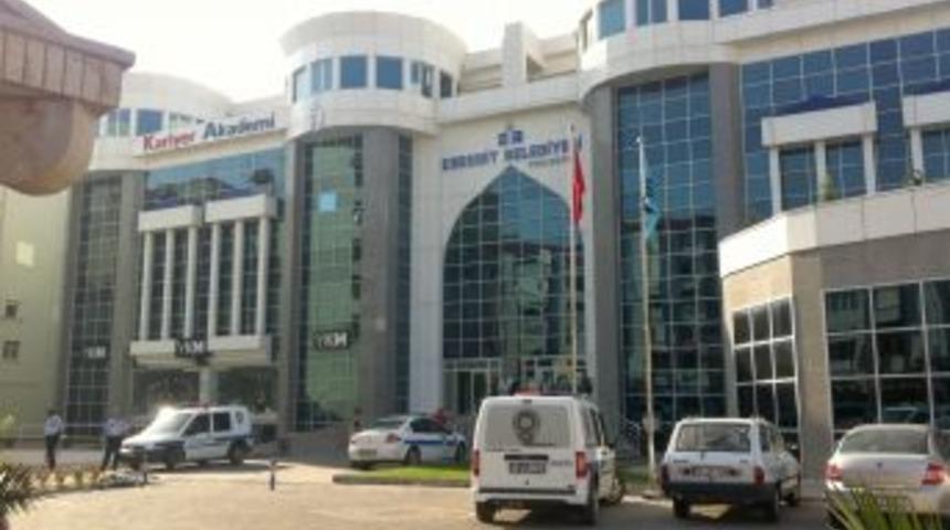 Polis, Edremit Belediyesi'nde Arama Yapıyor