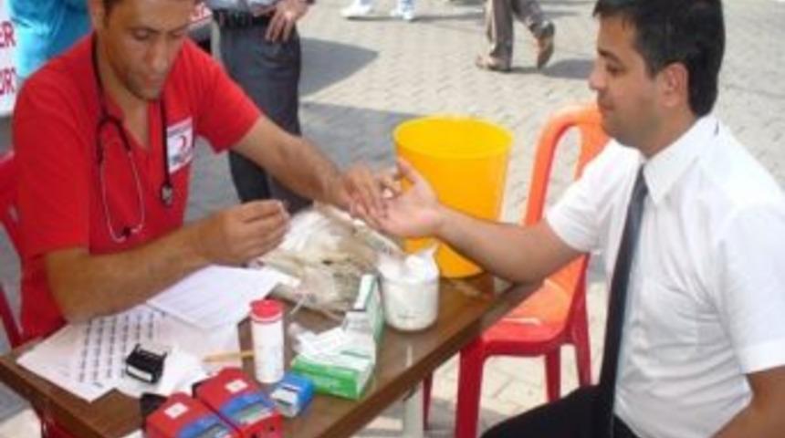 G&ouml;k&ccedil;ebey Kaymakamı Hamitoğlu&rsquo;ndan Kan Bağışına Destek