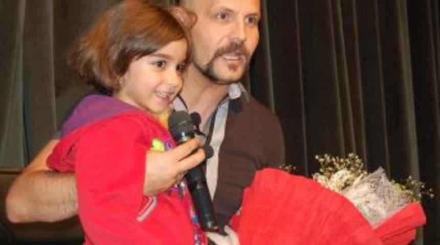 Bitlis Emniyetinden &Ccedil;ocuklar I&ccedil;in Stand Up G&ouml;sterisi