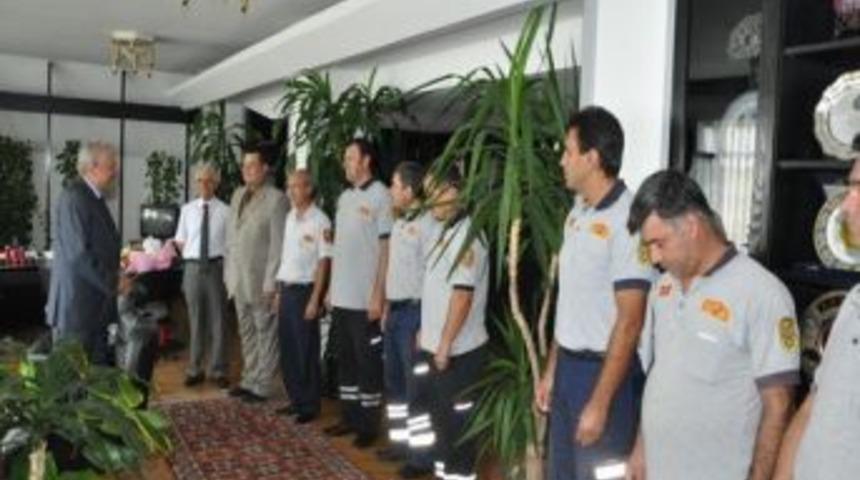 Okay, İtfaiyecileri Kabul Etti