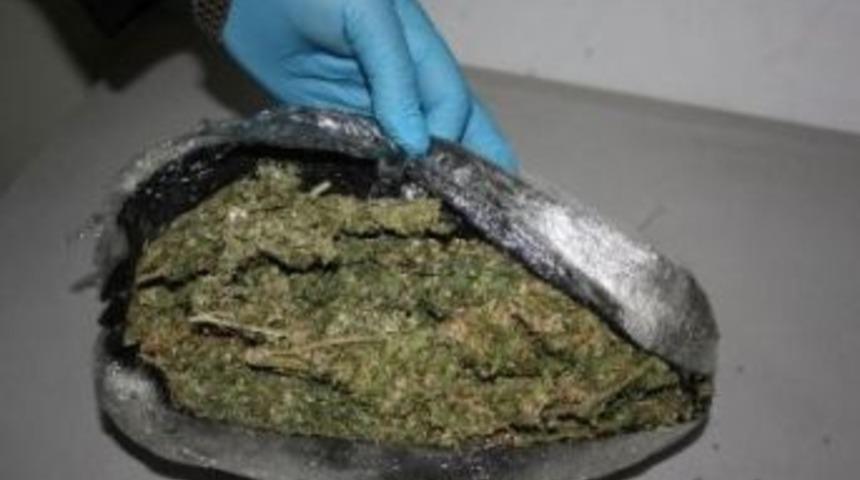 &Ccedil;antasından 1.5 Kilogram Esrar &Ccedil;ıktı