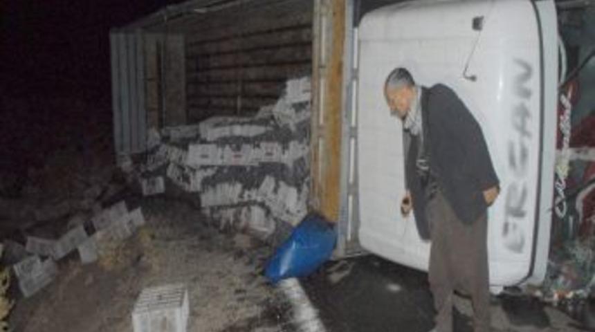 Siverek'te Tır Devrildi: 2 Yaralı