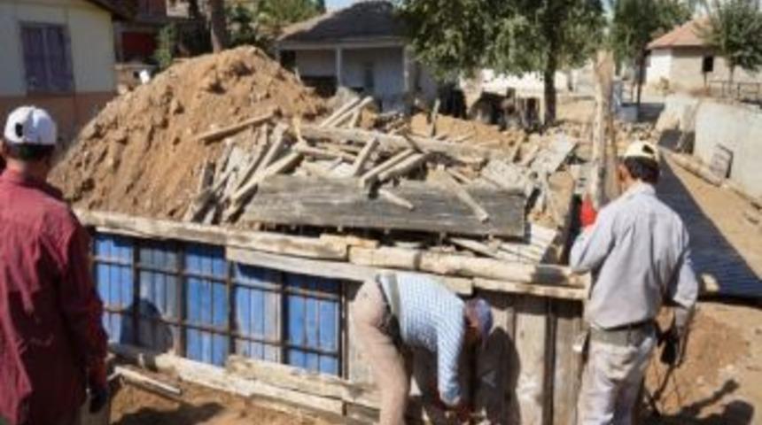 Emcelli K&ouml;y&uuml; İmece Usul&uuml; İle İmam Evi Yapımına Başladı