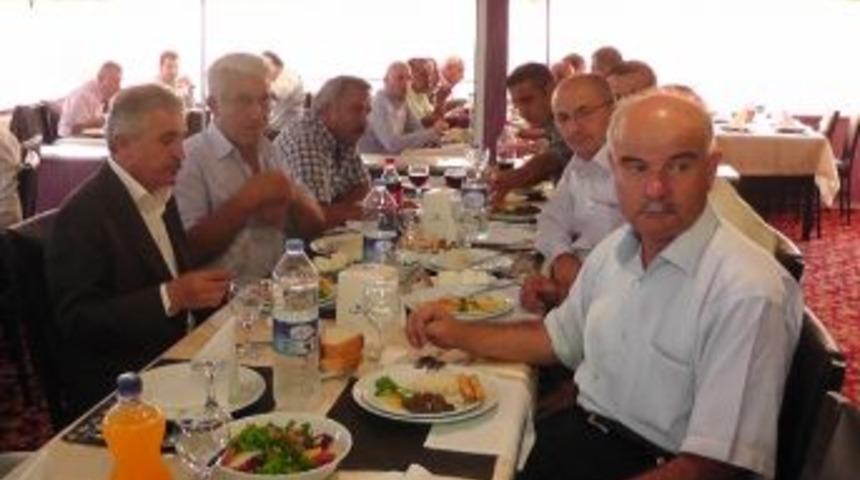 &Ccedil;aycuma Da Muhtarlar Yemekte Bir Araya Geldi