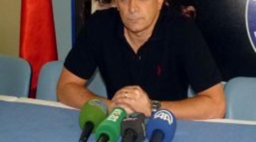 Adana Demirspor'da Teknik Direkt&ouml;r &Ouml;zdemir İstifa Etti