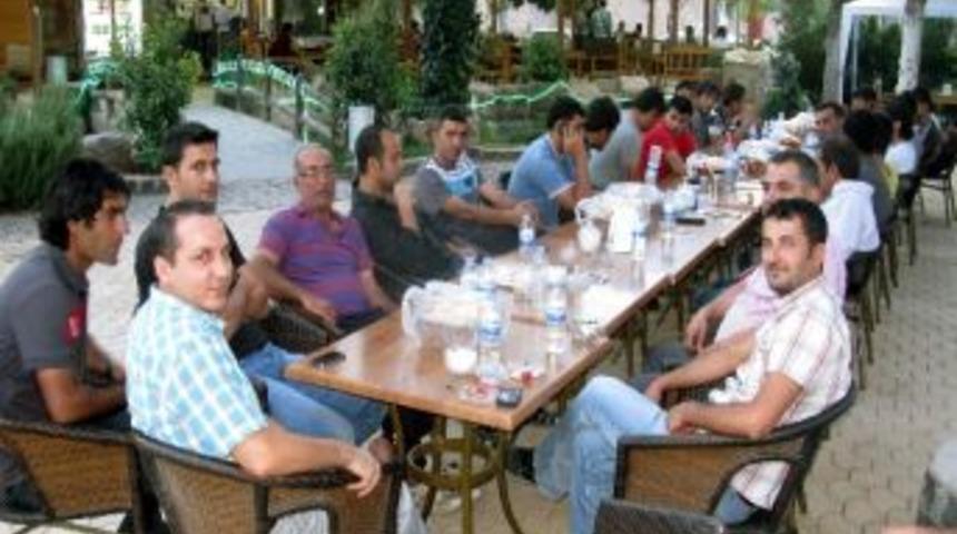 Araban Belediye Başkanı Sporcularla Yemekte Bir Araya Geldi
