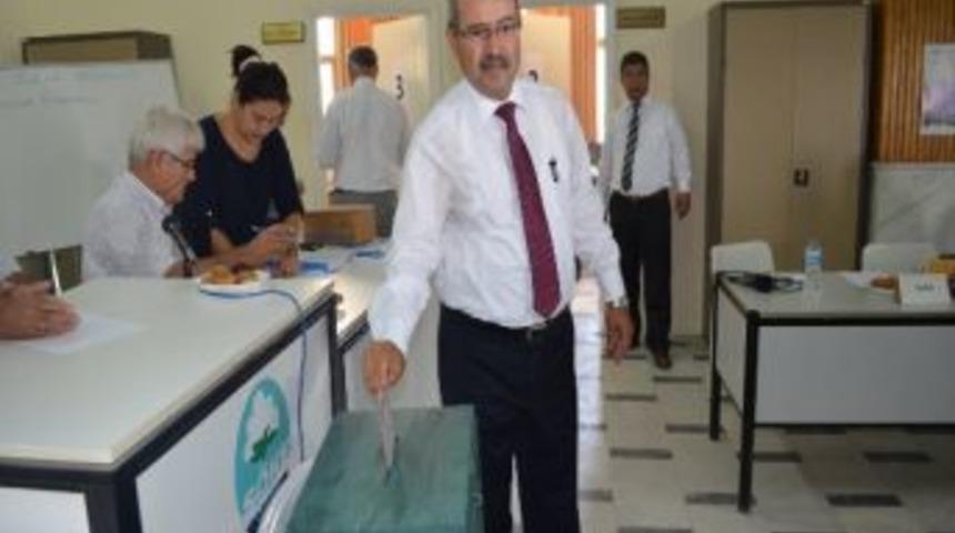 S&ouml;ke Ovası Sulama Birliği&rsquo;nde Necdet &Ouml;zekmek&ccedil;i G&uuml;ven Tazeledi