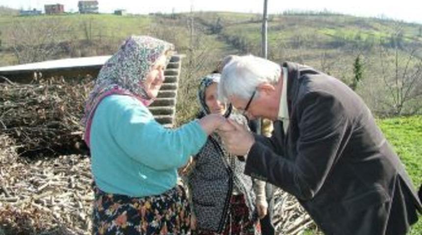 Posbıyık yaşlılar g&uuml;n&uuml;n&uuml; kutladı