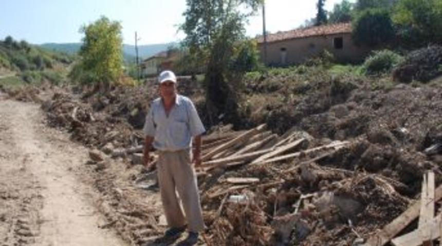 Umutlarını Sel Suları G&ouml;t&uuml;rd&uuml;