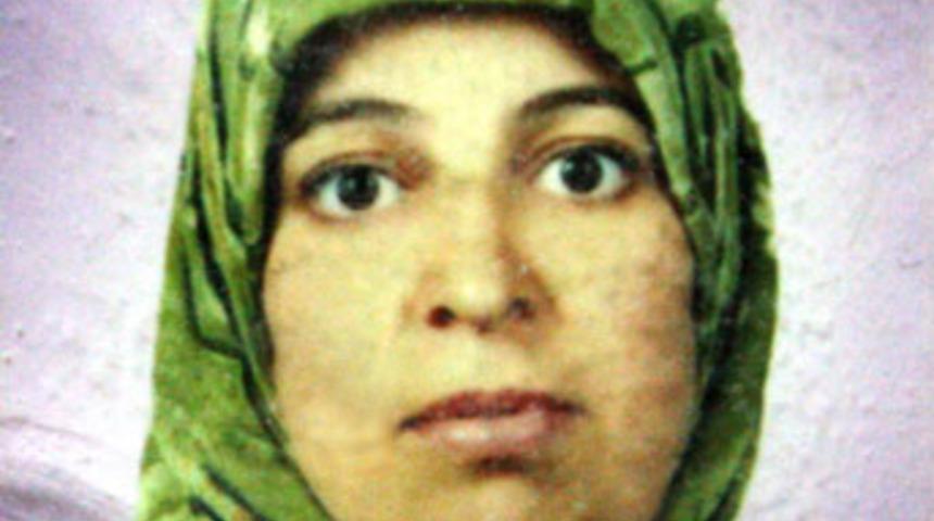 Eşinin kafasına bisiklet fırlattı