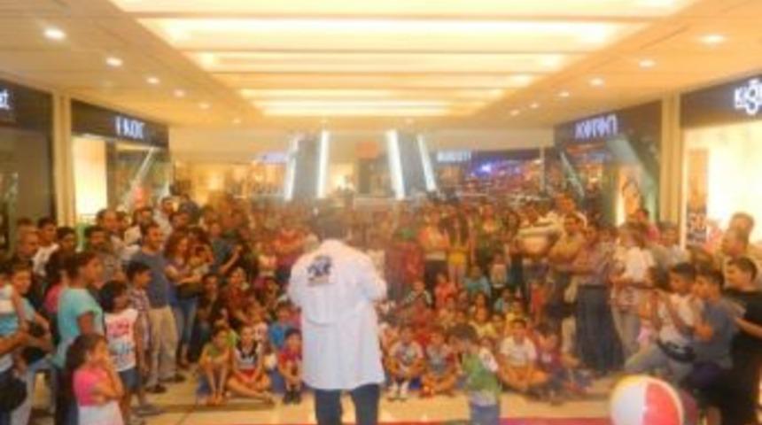 İskenderun Prime Mall M&uuml;şterilerine T&uuml;rk Bayrağı Boyatacak