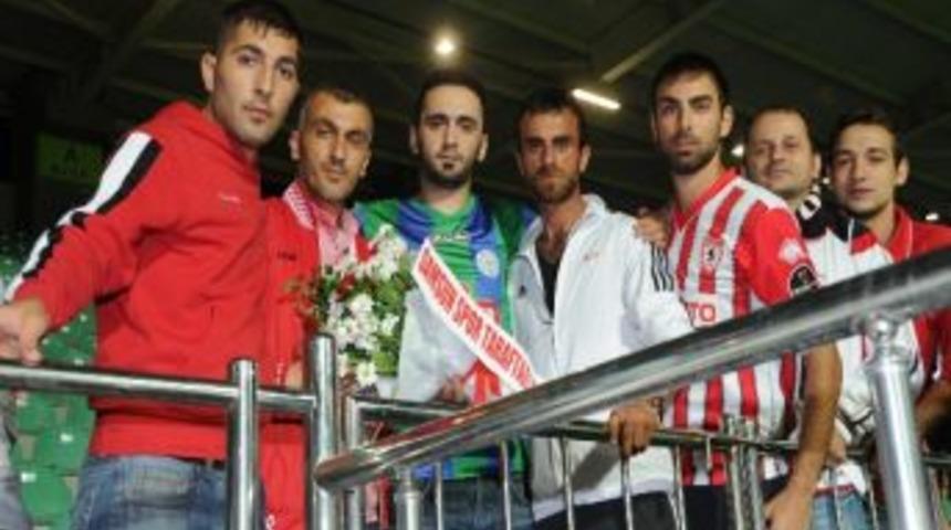 Taraftarlar T&uuml;rkiye'ye &Ouml;rnek Oldu