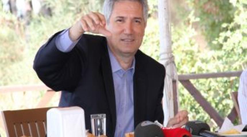 &Ccedil;ukurova &Uuml;niversitesi'ne Yapılacak Caminin Yeri Tepki &Ccedil;ekti