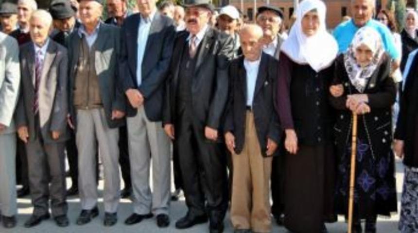Yaşlıların Piknik Keyfi