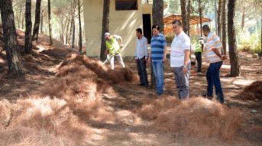 Manisa S&uuml;reyya Park&rsquo;ta Temizlik