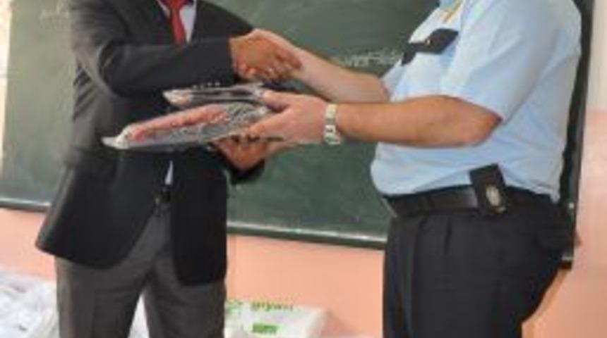 Toplum Destekli Polislerden &Ouml;rnek Davranış