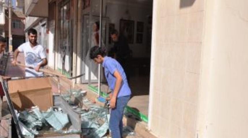 Suriye'deki Patlama Nusaybin'i Etkiledi, Il&ccedil;e G&uuml;ne Onarımla Başladı
