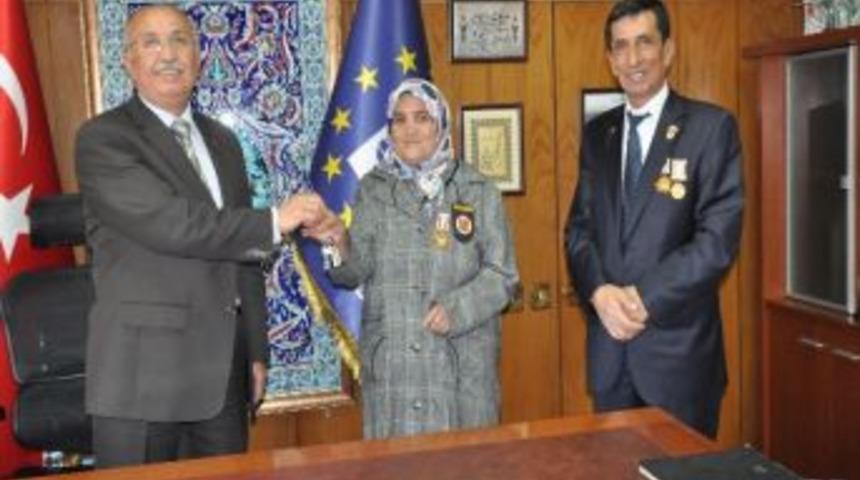 K&uuml;tahya Belediyesi'nden Muharip Gazi Eşine Kurasız Daire Tahsisi