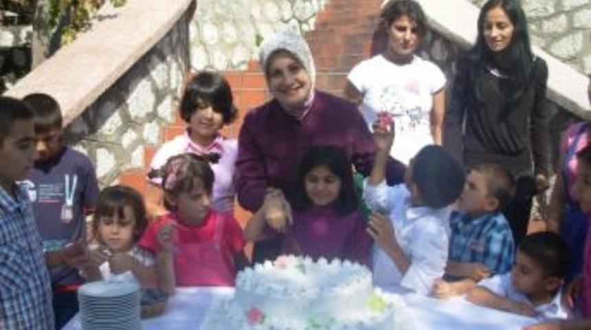 Dilek Ayyıldız &Ccedil;ocukları Misafir Etti