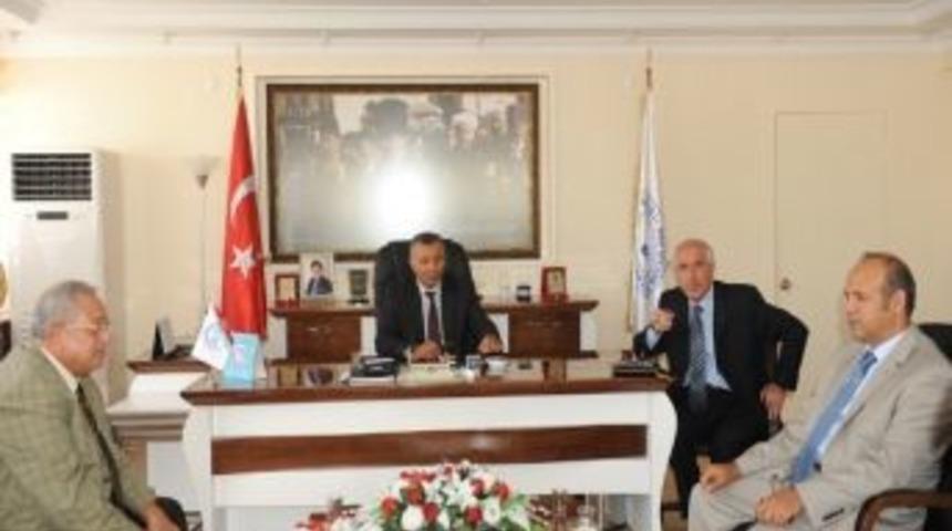 K&uuml;tahya Valisi Kenan &Ccedil;ift&ccedil;i: