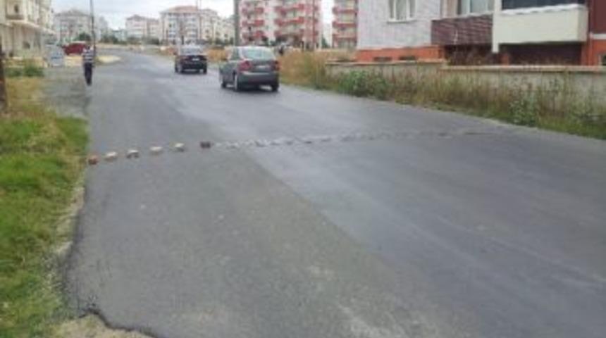 Vatandaş &Ccedil;&ouml;z&uuml;m&uuml; Kaldırım Taşında Buldu