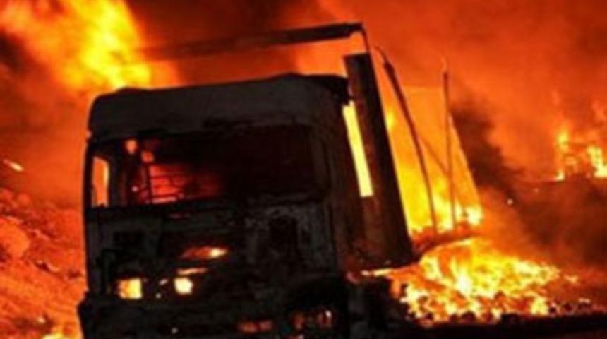 PKK'lılar İran TIR'larını yaktı