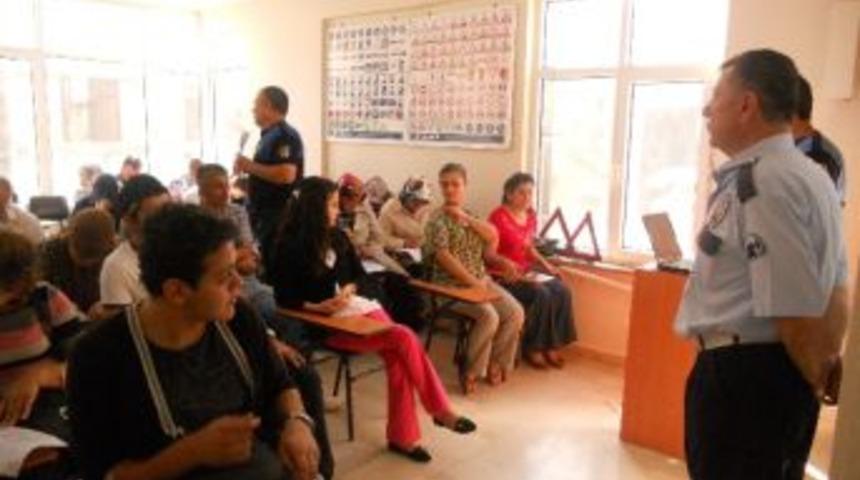 Bartın Emniyetinden Kursiyerlere Bilgilendirme Toplantısı