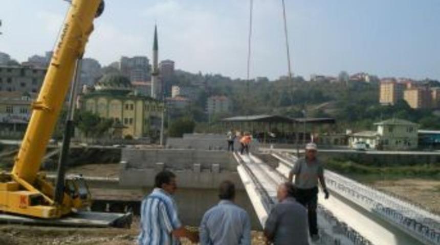 Fatih K&ouml;pr&uuml;s&uuml;nde Beton Kirişler konuluyor